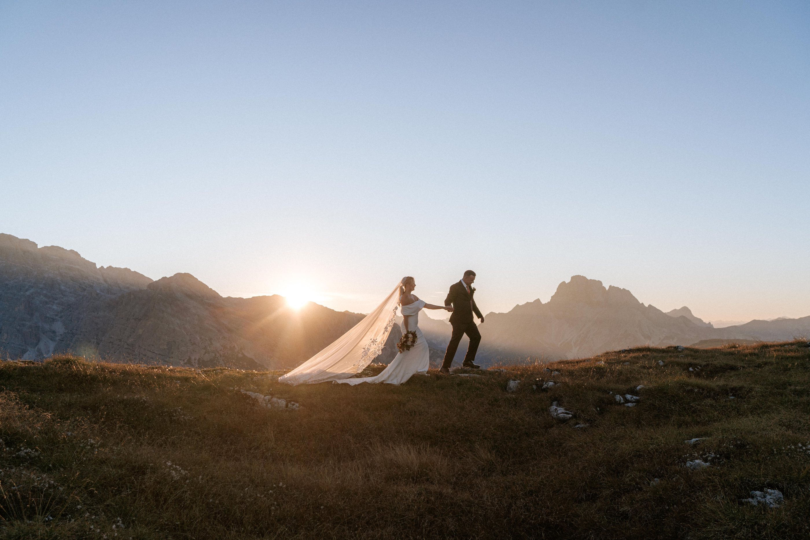 Lichtstimmung in den Bergen bei Sonnenaufgang oder Sonnenuntergang