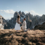 A romantic moment captured against the breathtaking backdrop of the Missurina di Cadini mountains: A couple celebrates their engagement, surrounded by majestic peaks and pristine nature. The clear mountain air and the stunning panorama create an unforgettable atmosphere. Perfect for engagements, weddings, and special occasions in the Dolomites